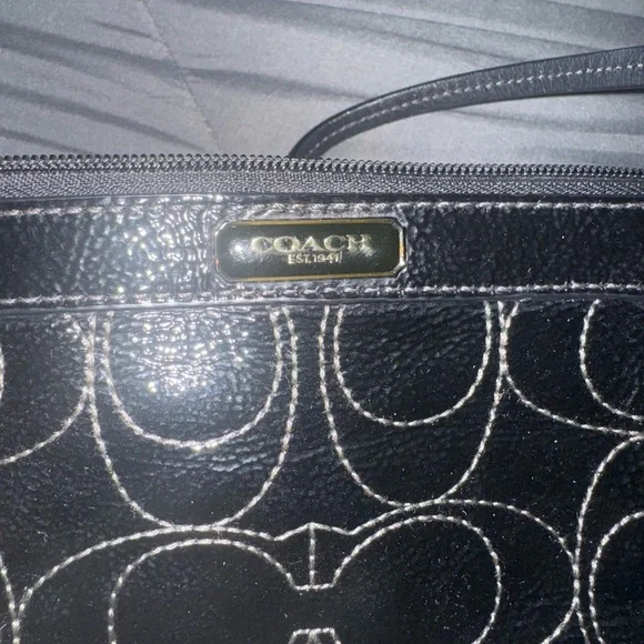 Coach Signature Poppy C  Black Wristlet….EUC - Picture 3 of 7